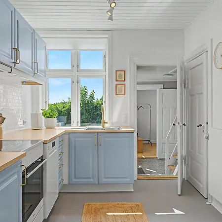 Dom wakacyjny Hanni - 600m From The Sea By Interhome